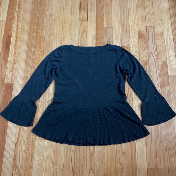 Cable & Gauge Peplum Bell Sleeved‎ Charcoal Sweater Ribbed Peplum Knit Top - Picture 6 of 10